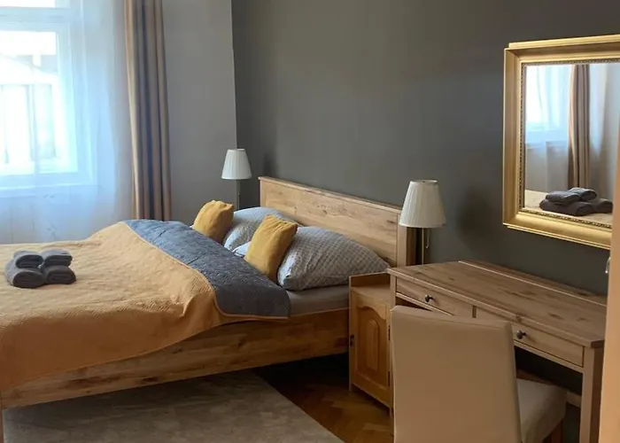 Anenska By Charles Bridge 3 * プラハ