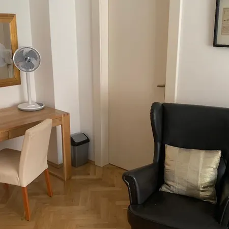 Apartment Anenska By Charles Bridge 3 Prag